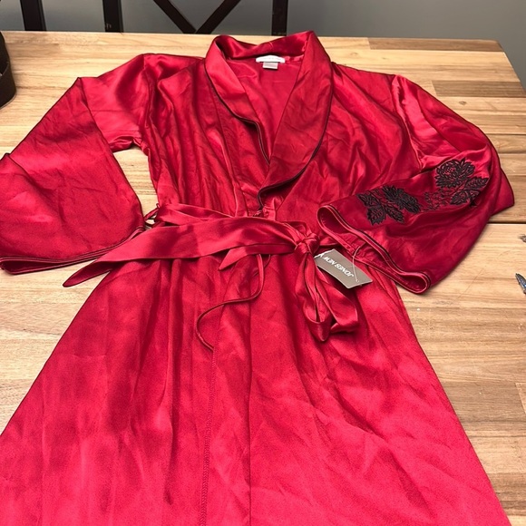 JONES ⭐️  NEW YORK satin robe - Picture 2 of 8